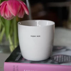 Alternative view of Tas Super mom